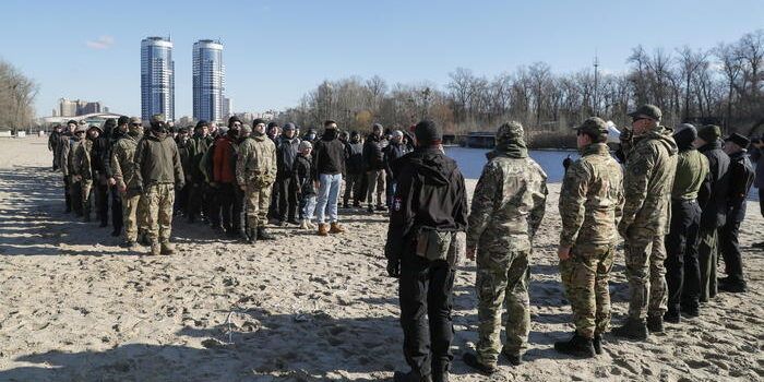 Ucraina sempre sul filo del rasoio. Fonti americane: domani l’attacco russo
