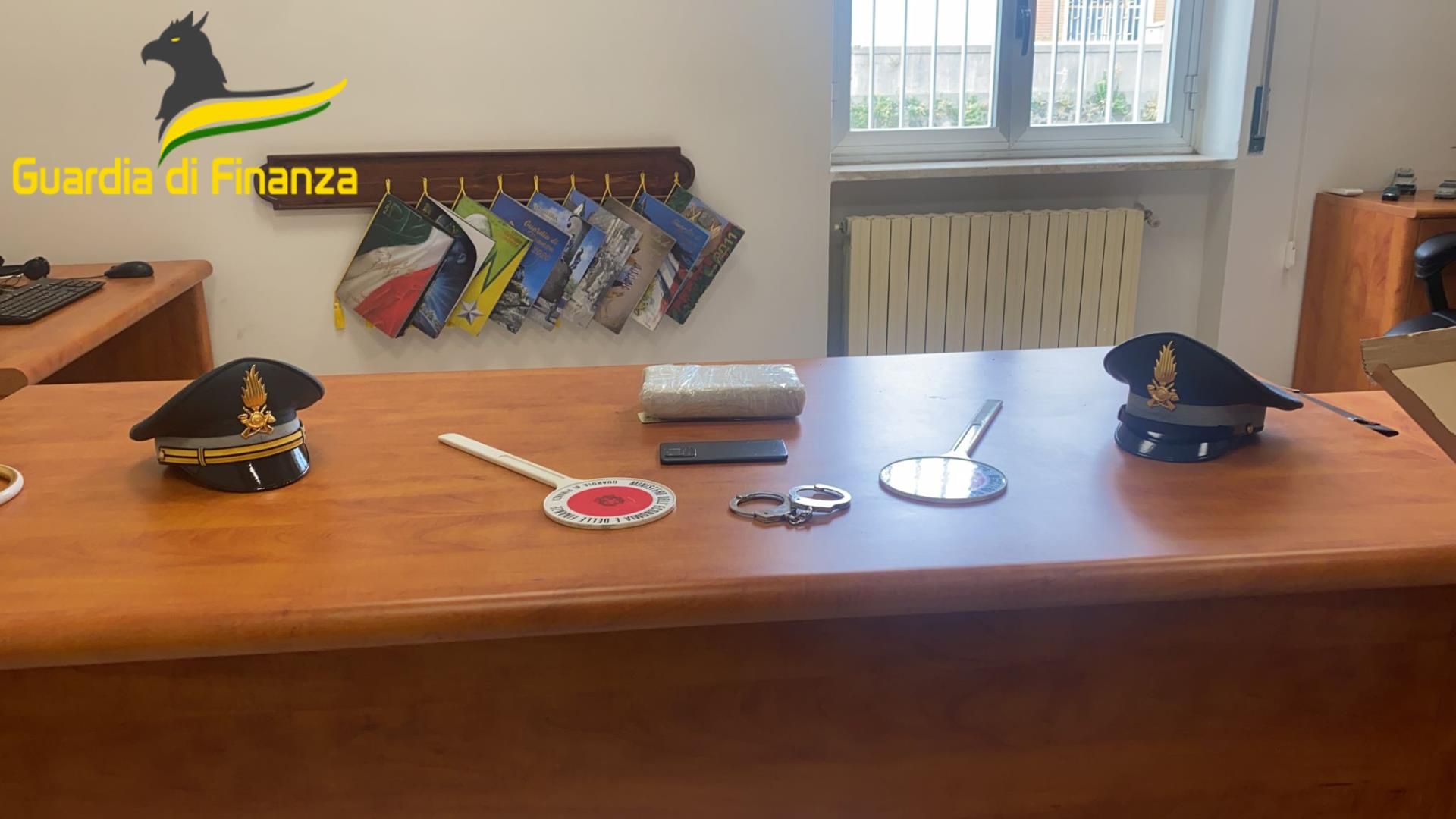 Arrestato a Villa San Giovanni corriere della droga: era diretto in Sicilia con un chilo di cocaina