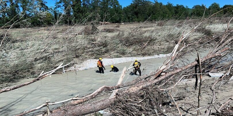 Alluvione nelle Marche, si cercano i dispersi. E i colpevoli