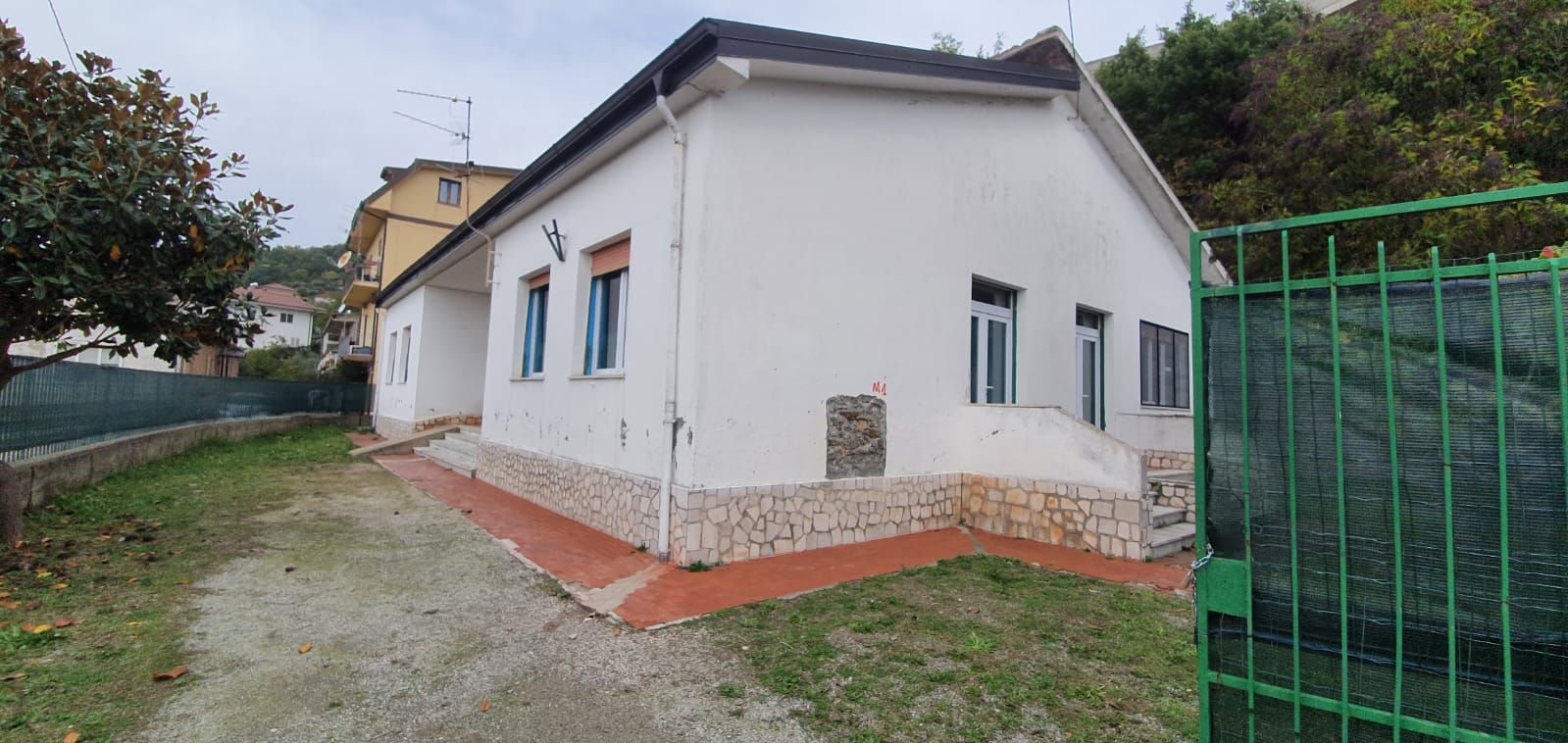 Radon in una scuola a San Pietro Apostolo, conferma dalle analisi dell’Arpacal