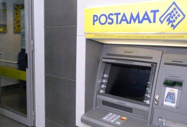Cinquefrondi, fanno esplodere il bancomat dell'ufficio postale