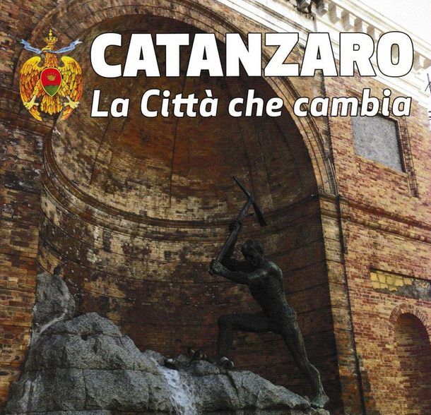 Opuscoli pro-Abramo, l'opposizione insiste