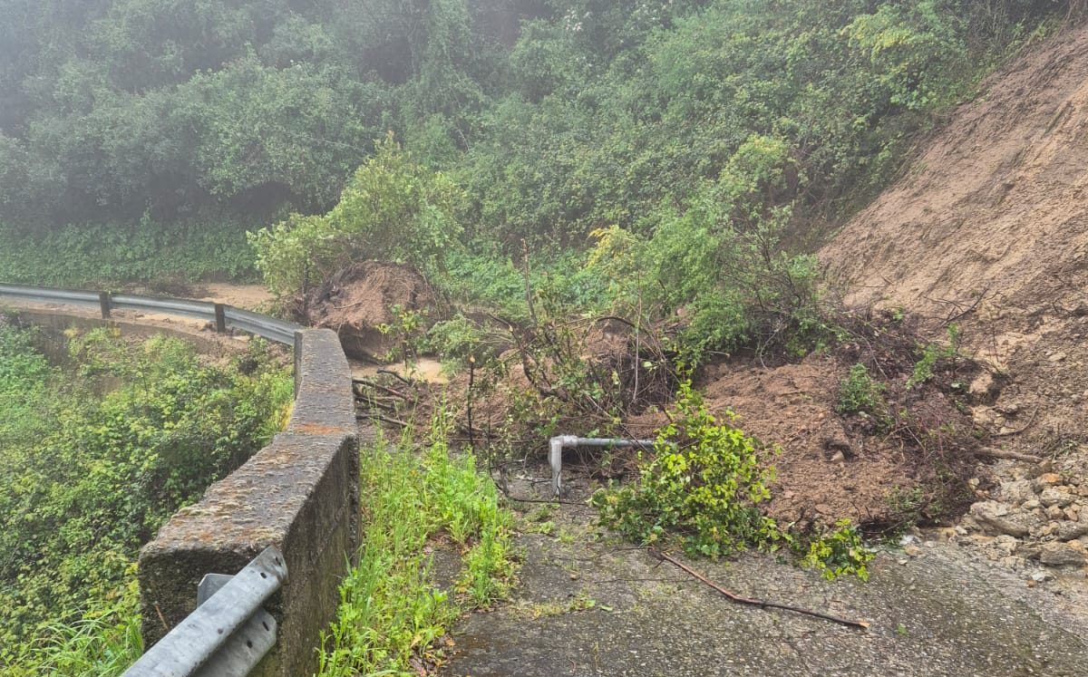 Maltempo e precipitazioni intense: è emergenza frane e smottamenti a Caloveto – FOTO