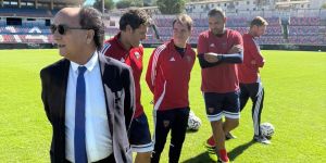Cosenza calcio, le stagioni delle trattative eterne e delle scadenze federali. E i tifosi scendono in piazza
