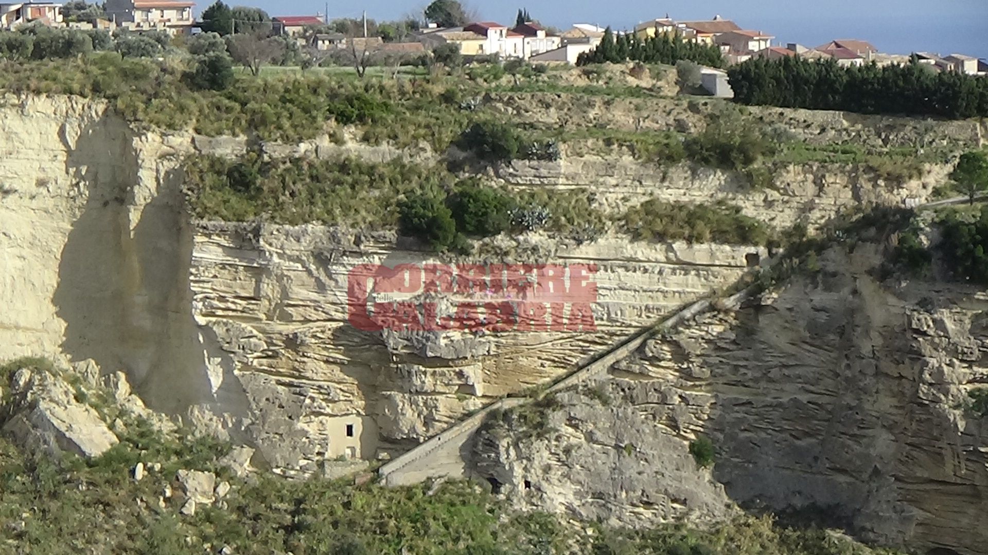 Santuario della Madonna della Grotta, 18 anni fa il crollo per l’erosione della roccia. «Pronto il progetto di recupero» – VIDEO
