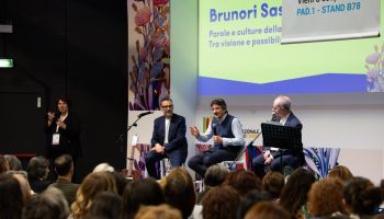 Salone del Libro, Brunori canta la Calabria e dialoga con Vito Teti sulla “restanza”