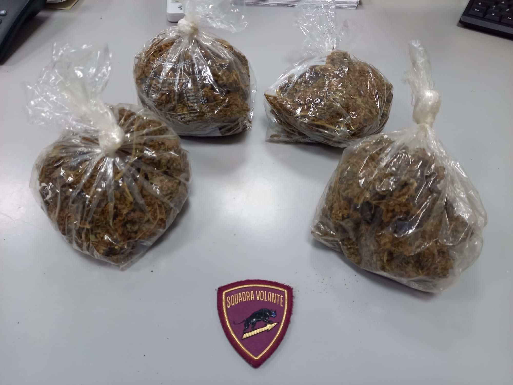 Nascondeva la droga in un sacco contenente origano, in manette un 70enne a Taurianova