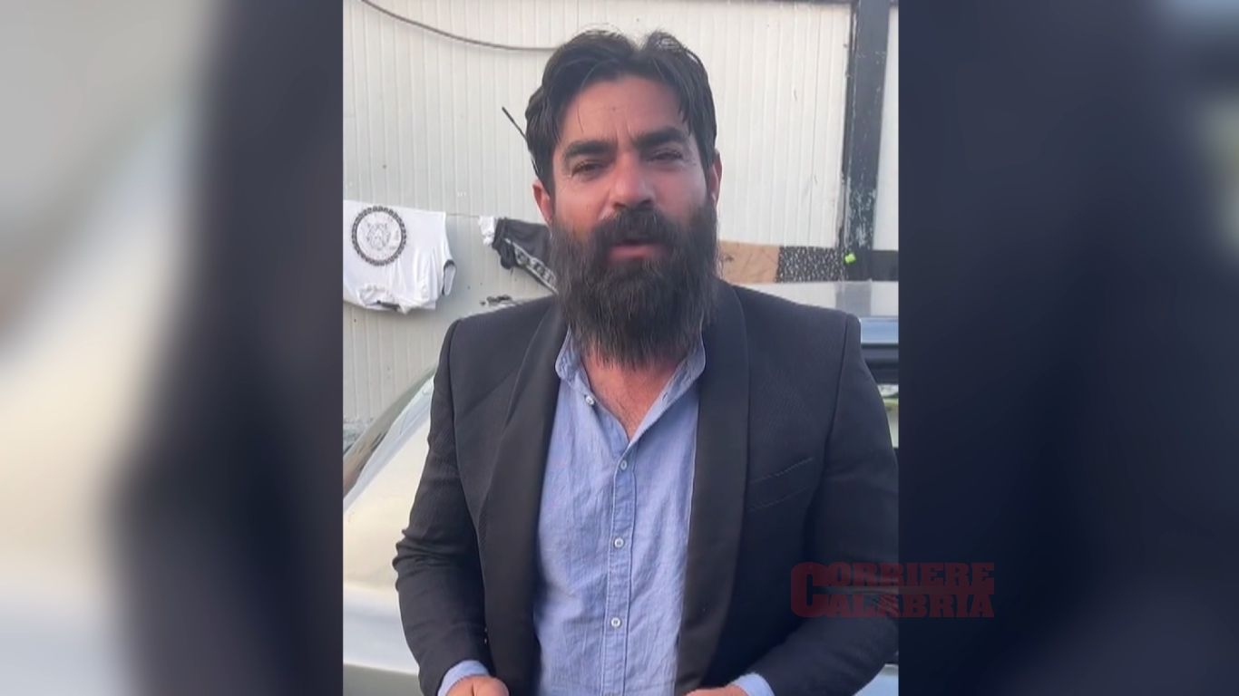 «Se mangiamo è grazie a Conte». Dal campo rom di Scordovillo l’endorsement al leader del M5S – VIDEO