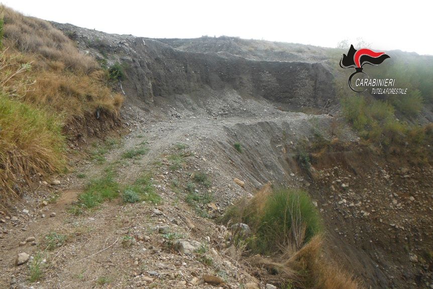Sequestrata maxi cava abusiva a Lamezia