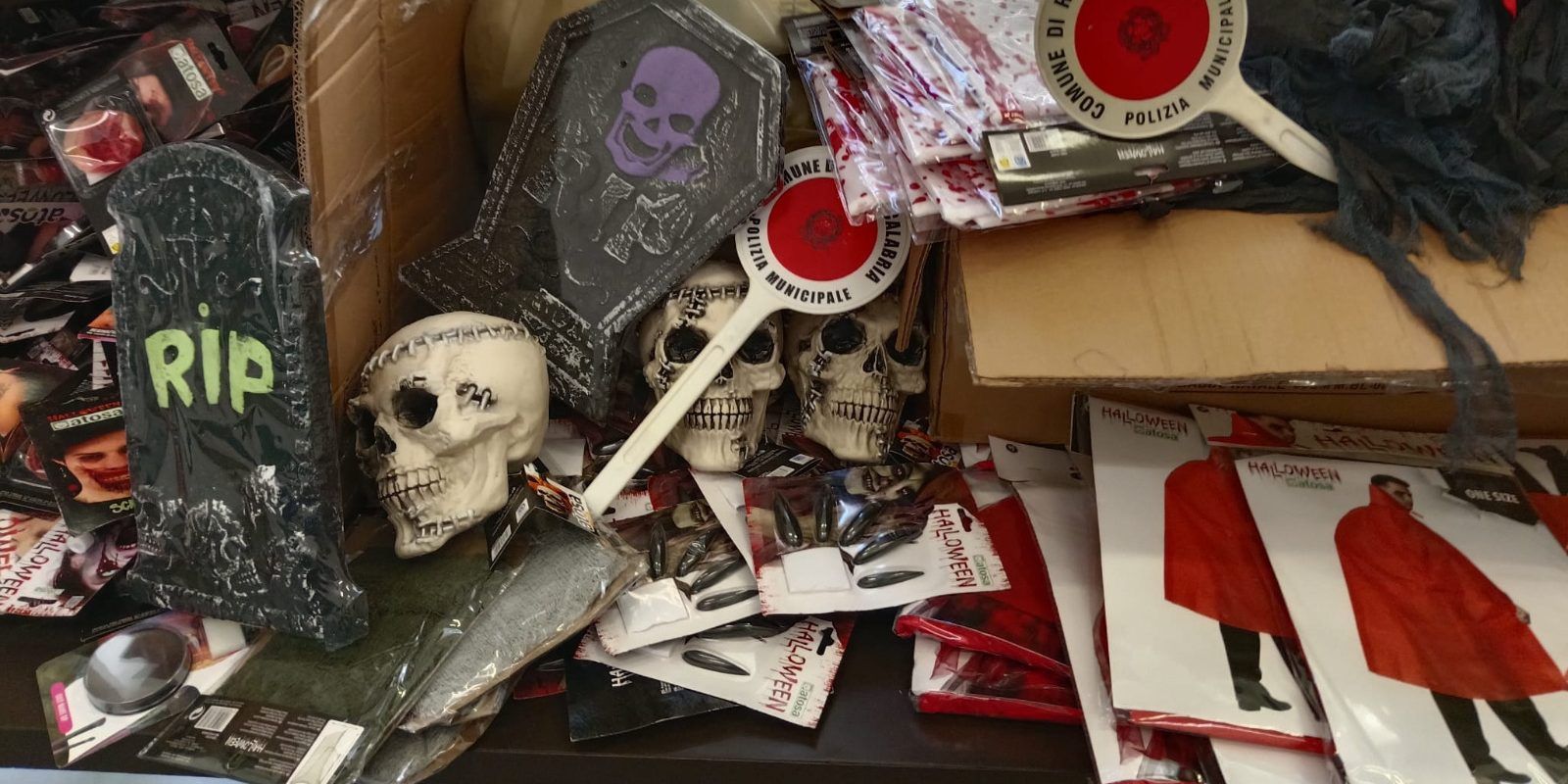 “Halloween sicuro”, sequestrati oltre 2.500 articoli pericolosi a Reggio Calabria