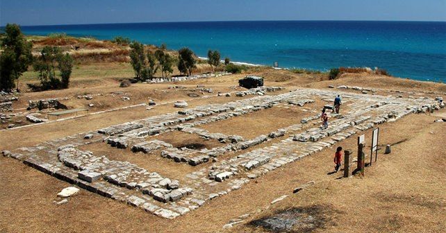 Gi operai di Calabria Verde al lavoro sui siti artistici e archeologici