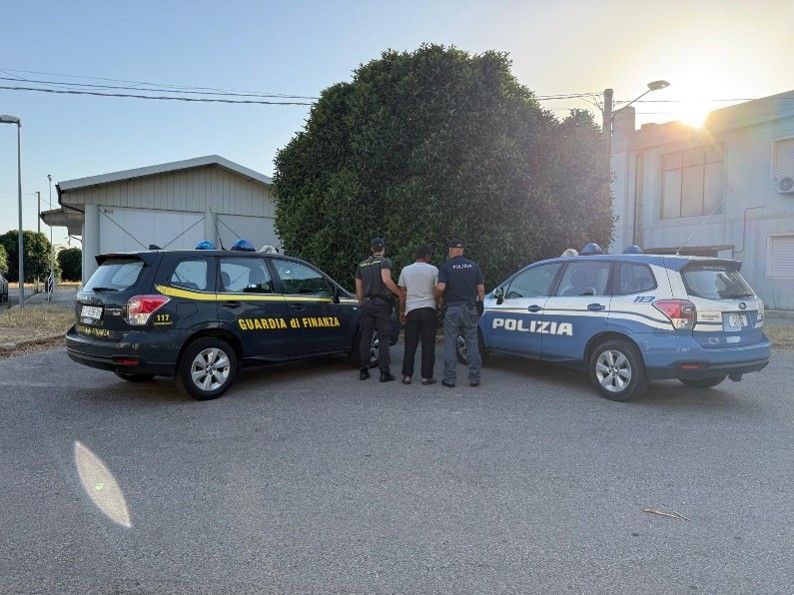 Sbarco a Crotone, scafisti “incastrati” dai racconti dei migranti e dai cellulari: tre arresti