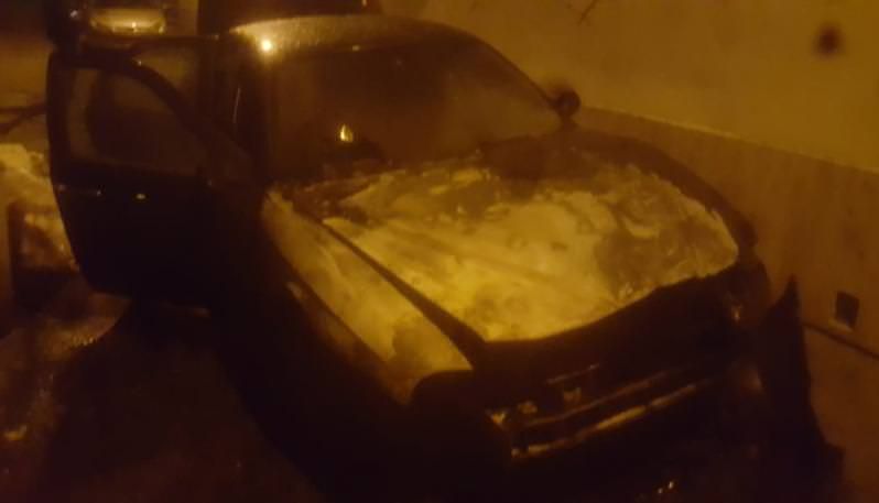 Paola, in fiamme l'auto di un giornalista del "Quotidiano del Sud"