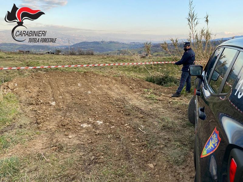Gestione illecita di rifiuti a San Benedetto Ullano, sequestrata una vasta area comunale