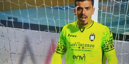 Il Crotone soffre ma passa il turno contro la FeralpiSalò