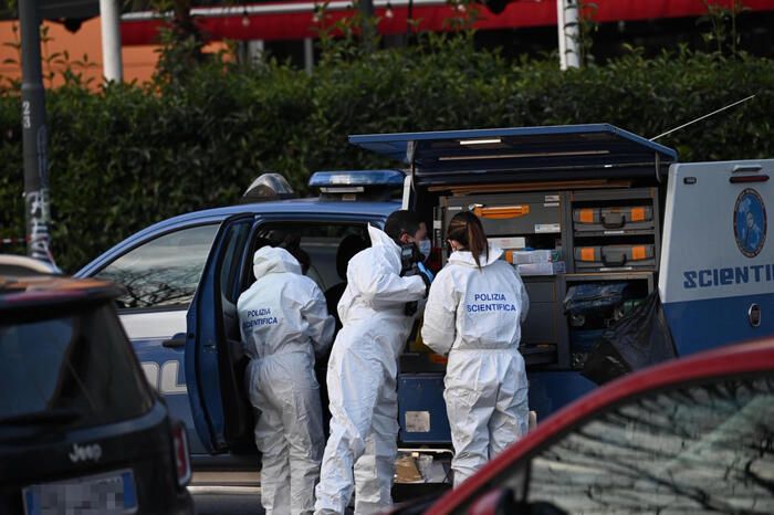 Sparatoria a Milano: 30enne ferito dopo aver colpito la Polizia