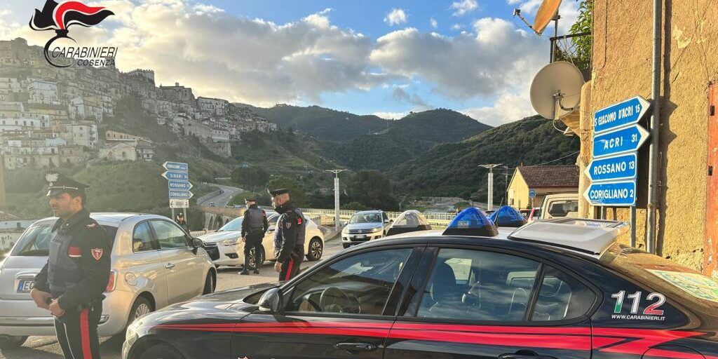 Dosi di cocaina e bilancini elettronici: i carabinieri arrestano un giovane di Rossano