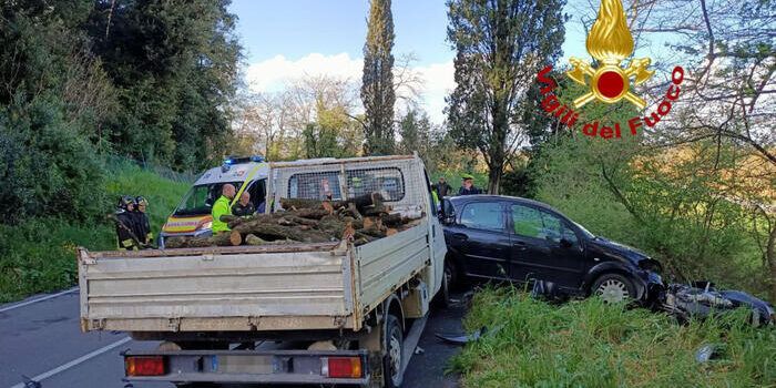 A bordo di uno scooter si scontrano con un’auto, due cosentini perdono la vita in Umbria