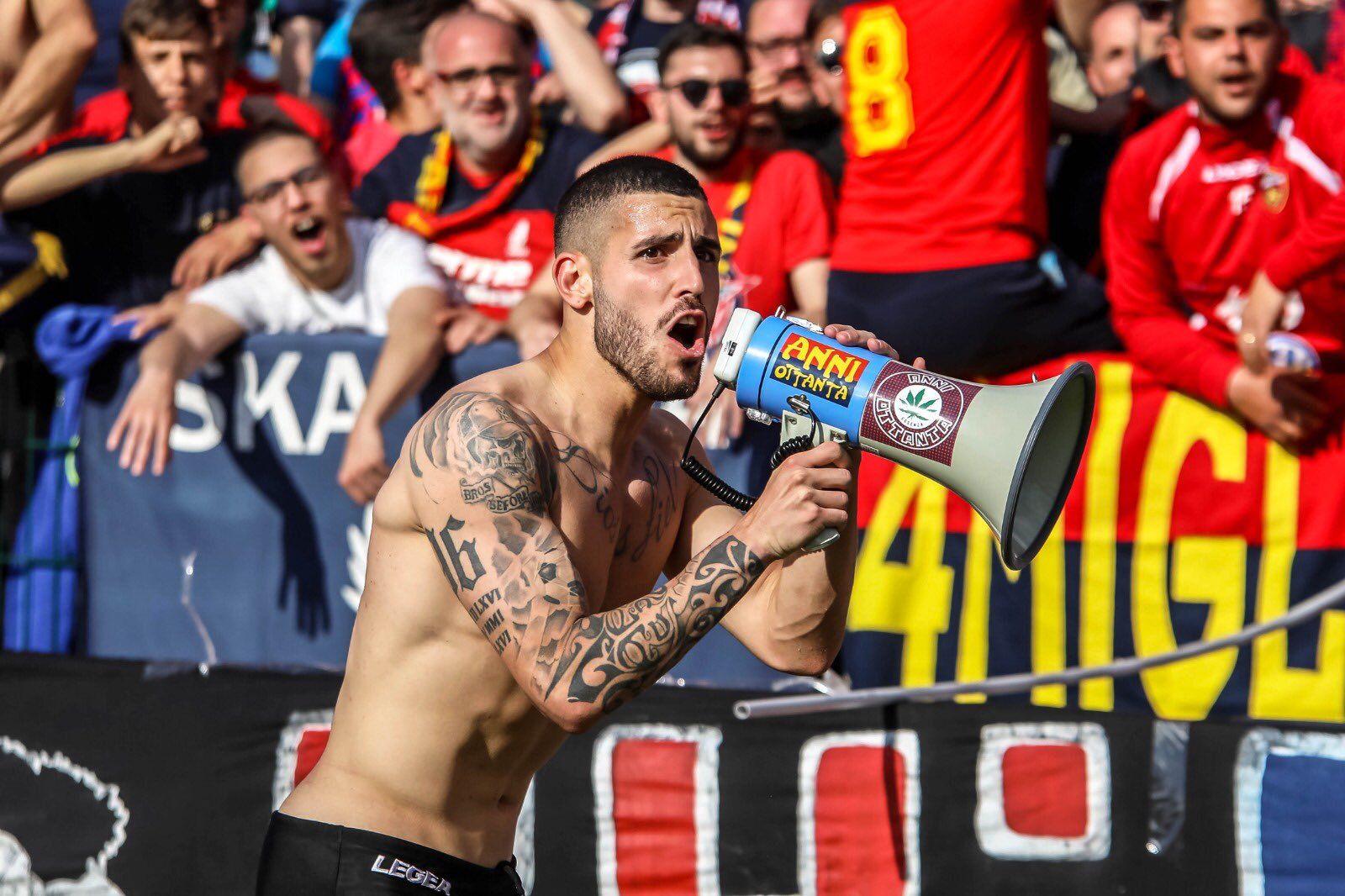 “I Lupi nelle scuole. 110 anni di storia e passione”: al Telesio il question time tra calciatori e studenti