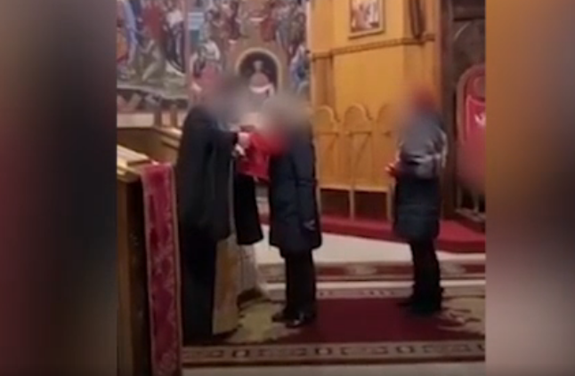 Positivo un sacerdote, chiude la Cattedrale di Lungro. Ma i fedeli hanno bevuto dallo stesso calice – VIDEO