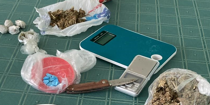 Arrestato a Lamezia un uomo per possesso di droga. In casa nascondeva marijuana ed ecstasy