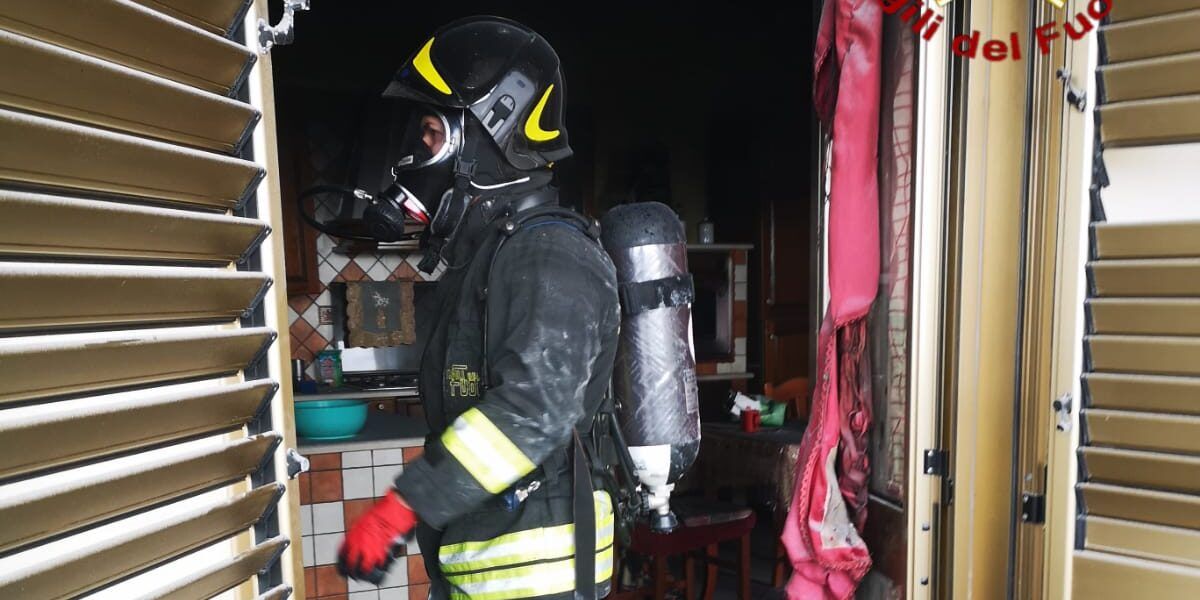 In fiamme un’abitazione a San Leonardo di Cutro