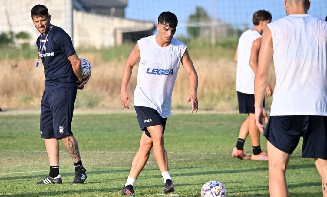 Crotone, il ritiro si chiude tra addii e mercato: ora Greco aspetta rinforzi