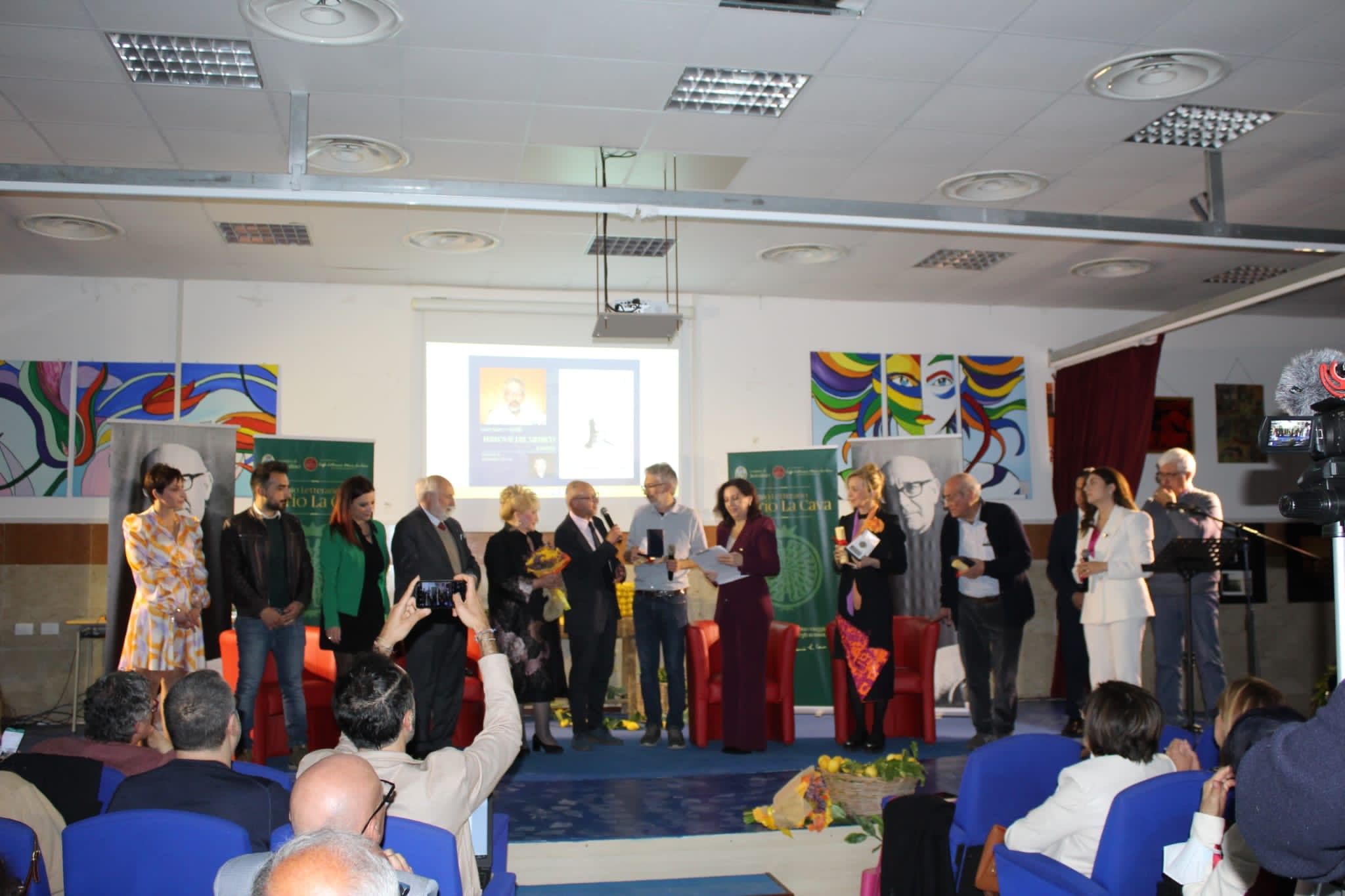 Premio letterario “Mario La Cava”: trionfa “Ferrovie del Messico” di Gian Marco Griffi – VIDEO