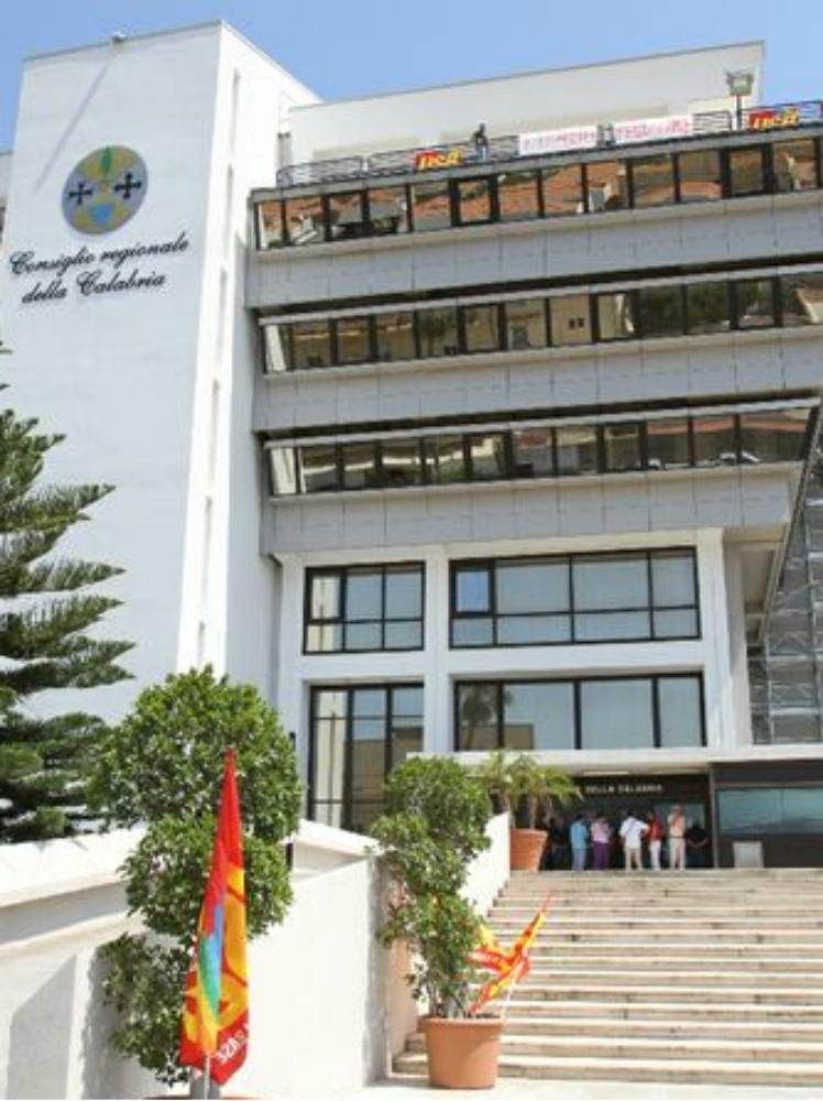 Regione, gli operatori informatici restano al loro posto