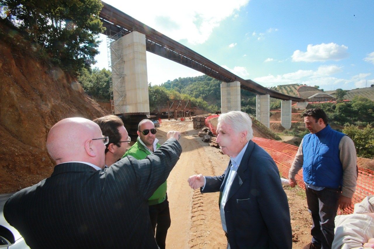 Il tour di Oliverio tra i cantieri cosentini
