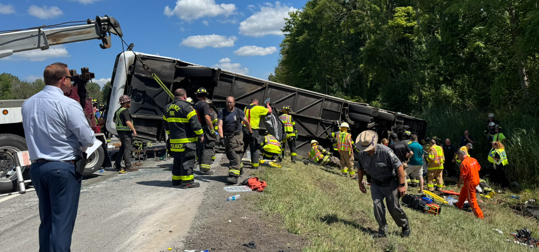 Incidente bus di turisti diretto a New York, 5 morti. C’è anche un neonato