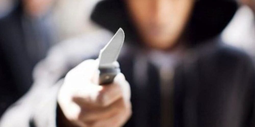 Armato di coltello fa irruzione in un locale: aggressore fermato dai carabinieri ad Amantea