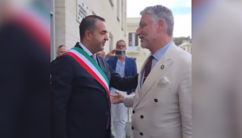 Giuli in visita a Reggio Calabria, il ministro rassicura sui Bronzi di Riace: «Stiamo lavorando ai basamenti» – VIDEO