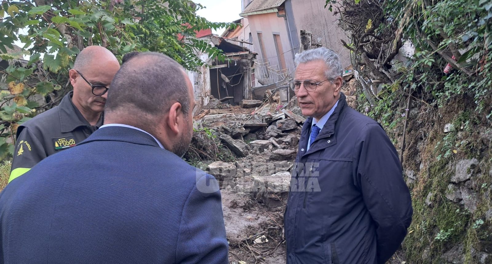 Fango e crolli, San Pietro a Maida fa i conti con l’emergenza. Il prefetto: «Priorità il centro abitato» – VIDEO