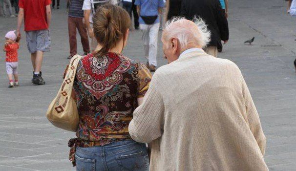 Narcotizzò e rapinò una coppia, condannata finta badante