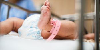 Cosenza, ginecologo condannato a 9 mesi per la morte del feto in parto gemellare