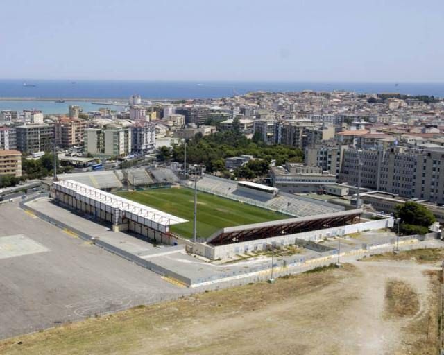 Crotone, l'ampliamento dello stadio è ancora lontano