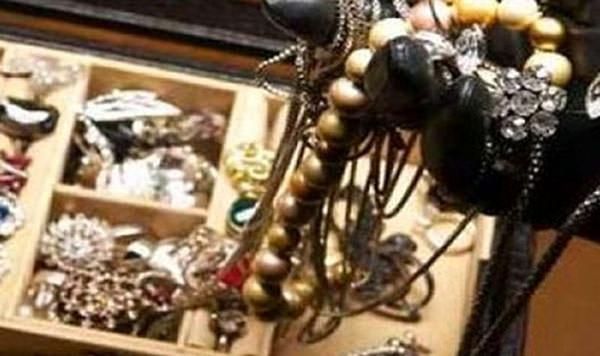 Furto in una gioielleria di Nicotera, bottino da 100mila euro