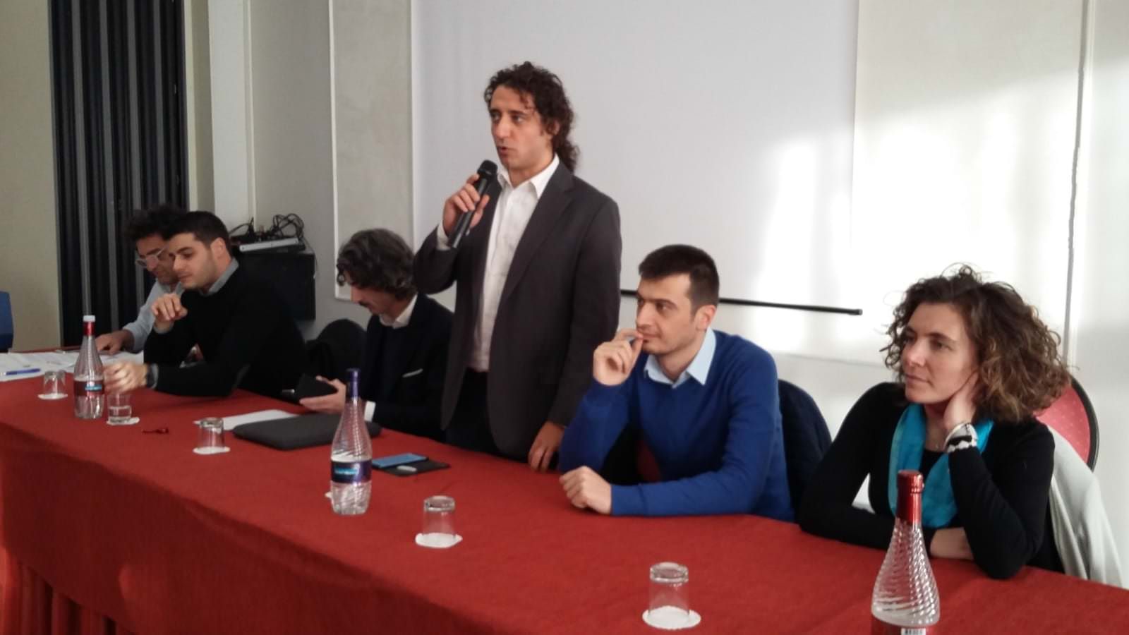 Ma il M5s va avanti con Aiello: «Noi abbiamo individuato la nostra strada»