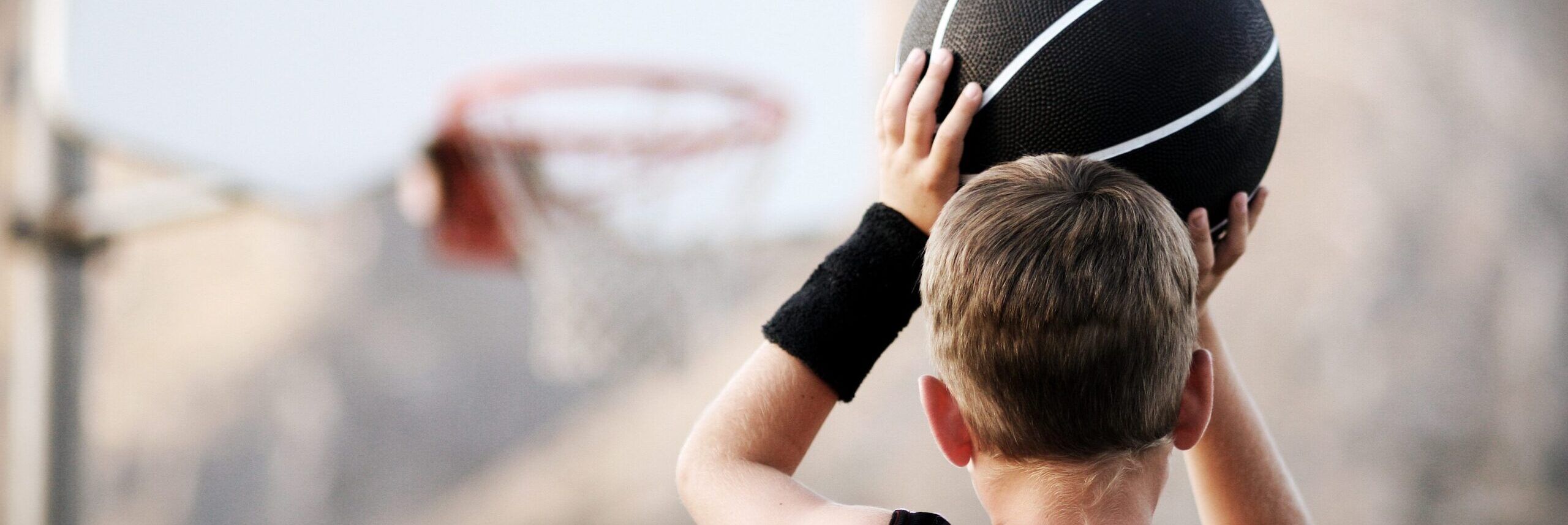 Minore abusato a Roma, in manette il suo allenatore di basket