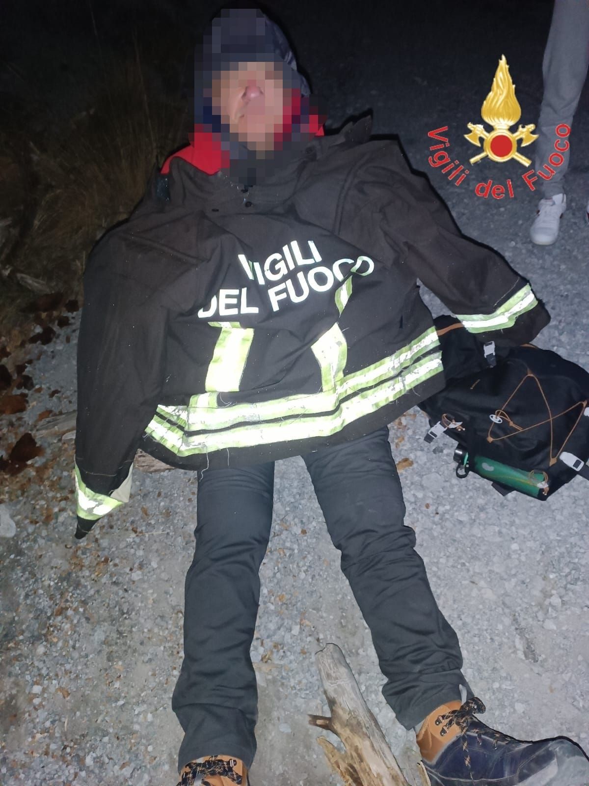 I vigili del fuoco soccorrono un uomo infortunato in un sentiero di Belvedere Marittimo