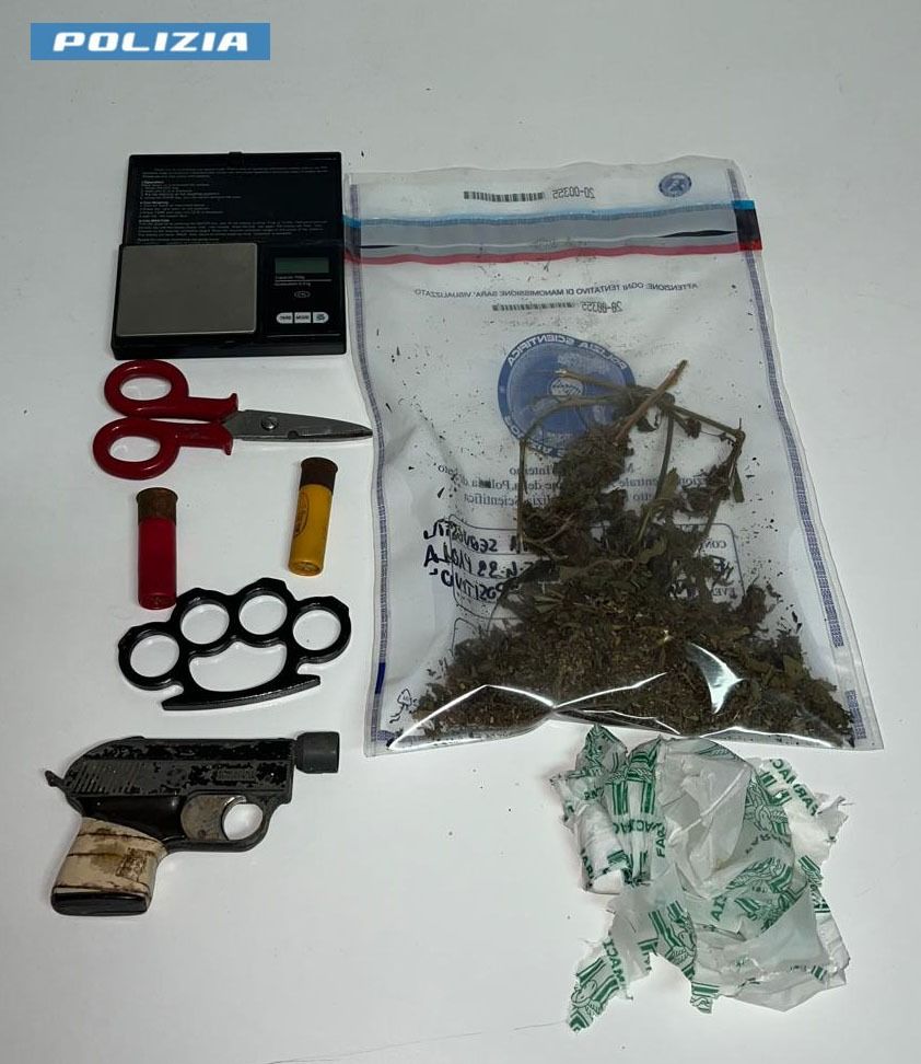 Detenzione di armi e droga, un arresto a Paola