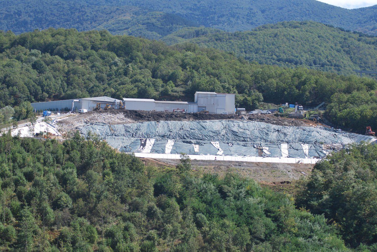 Discarica di Celico, M5s al ministro: «Subito la bonifica del sito»