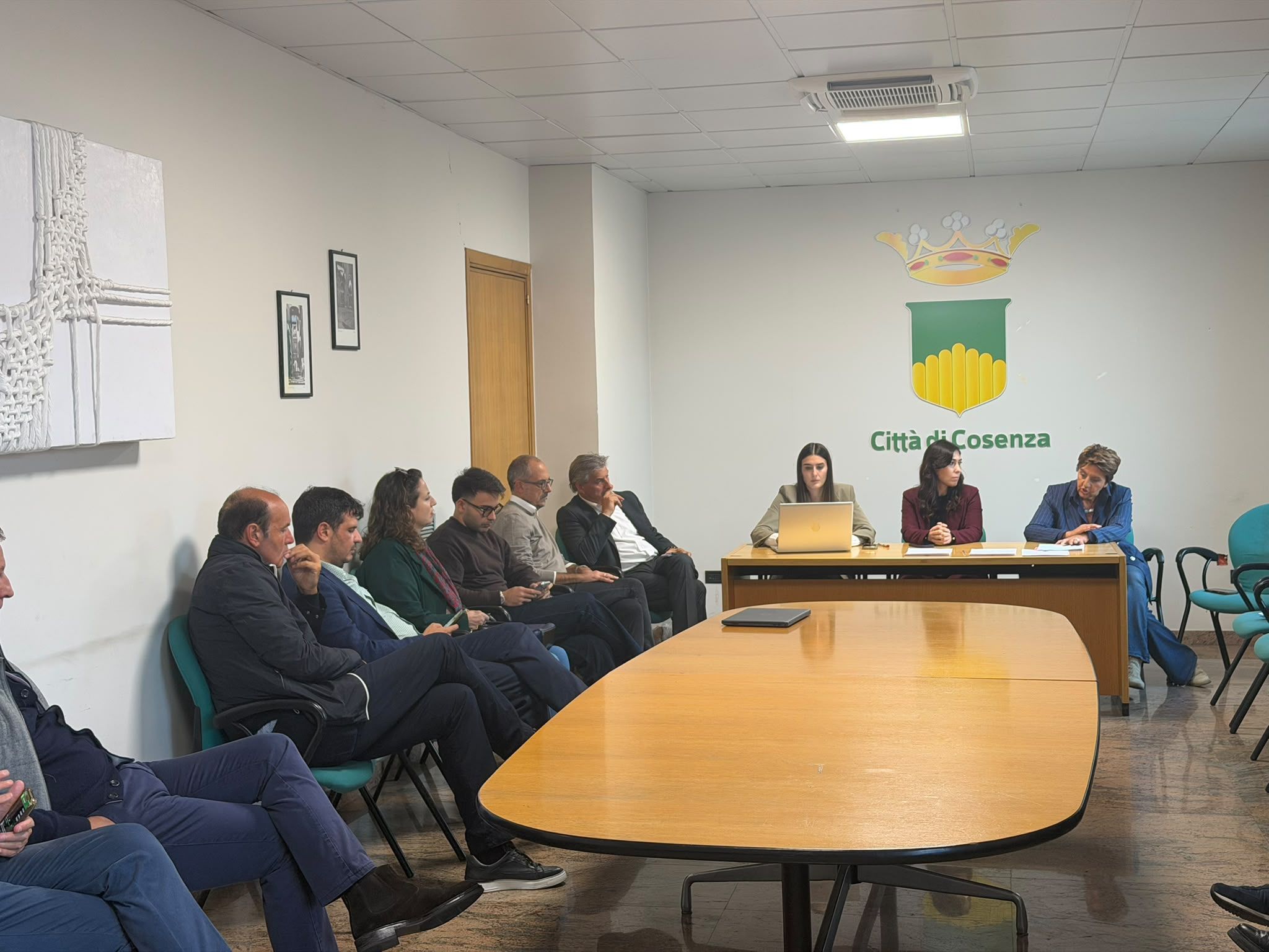 Tribunale di Cosenza, la Commissione consiliare legalità sostiene la petizione contro il front office