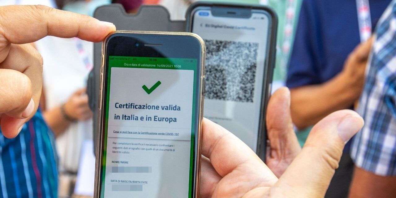 Allarme in Europa, rubate le chiavi per generare Green pass