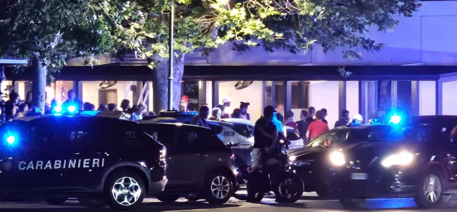 Crolla un tetto a Terracina, feriti. Grave una donna