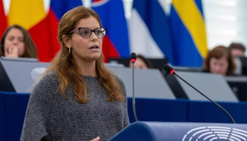 Ilaria Salis condannata a risarcire due ex collaboratori