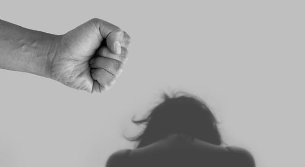 Maltrattamenti in famiglia, divieto di avvicinamento al fratello per un 34enne di Lamezia