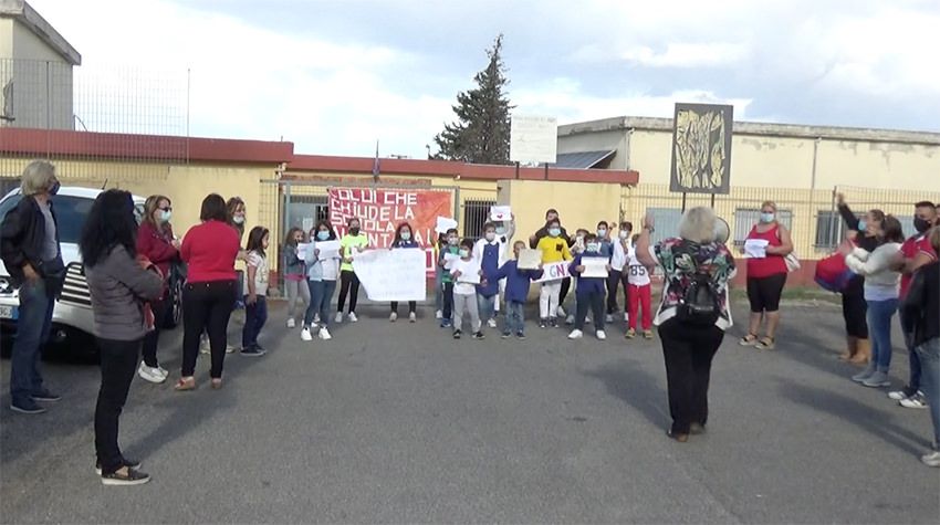 Pluriclassi a Corigliano Rossano, genitori contro il Provveditorato – VIDEO
