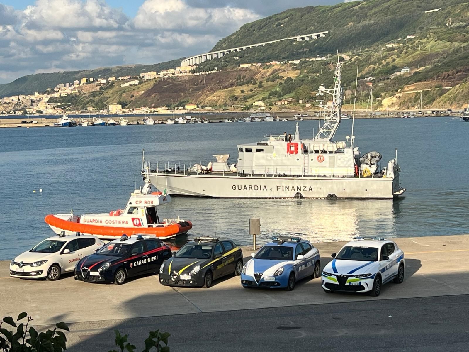 Blitz interforze lungo la Costa degli Dei, sequestrati 9 natanti, 8 boe abusive e un acqua scooter